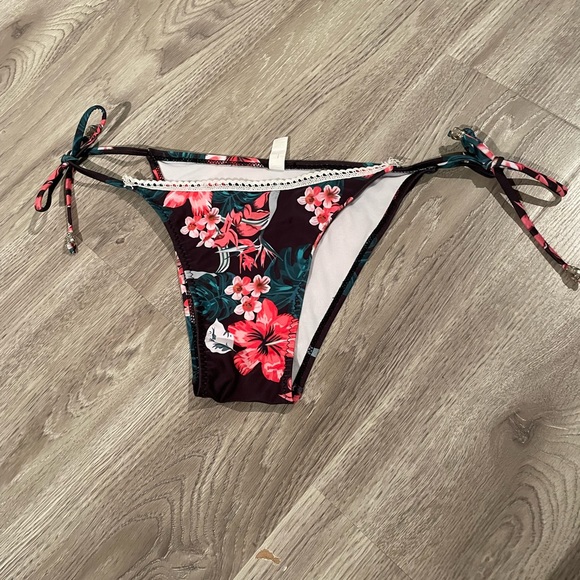 Tropical Floral on Black Bikini bathing suit - Picture 5 of 7